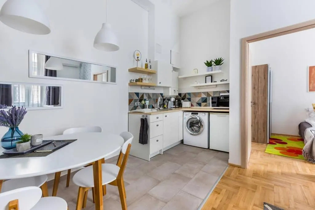Your Well Deserved Happy Place With Love Apartment Budapest