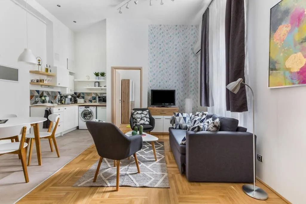 Your Well Deserved Happy Place With Love Apartment Budapest
